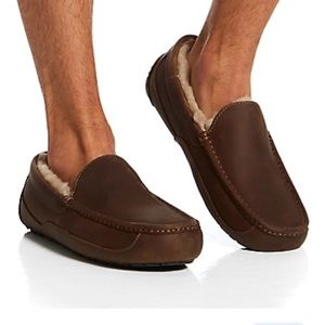 UGG genuine brown leather Slippers men’s size 11 like new